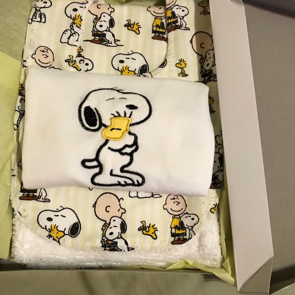 Snoopy Onesie/Bib/Burp! - Picture 2 of 6